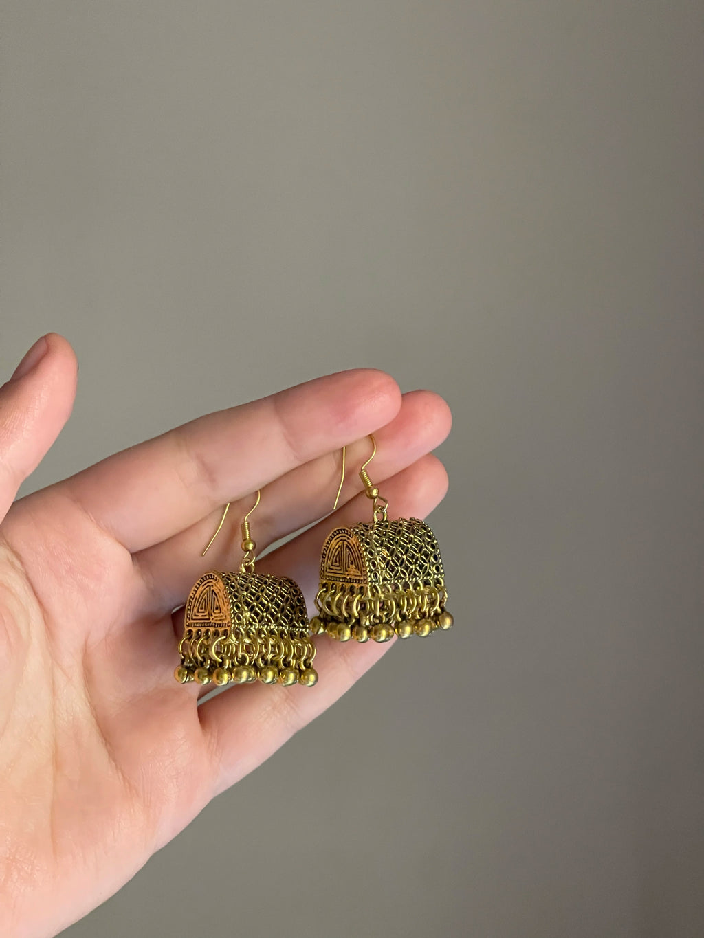 Nora Jhumkas