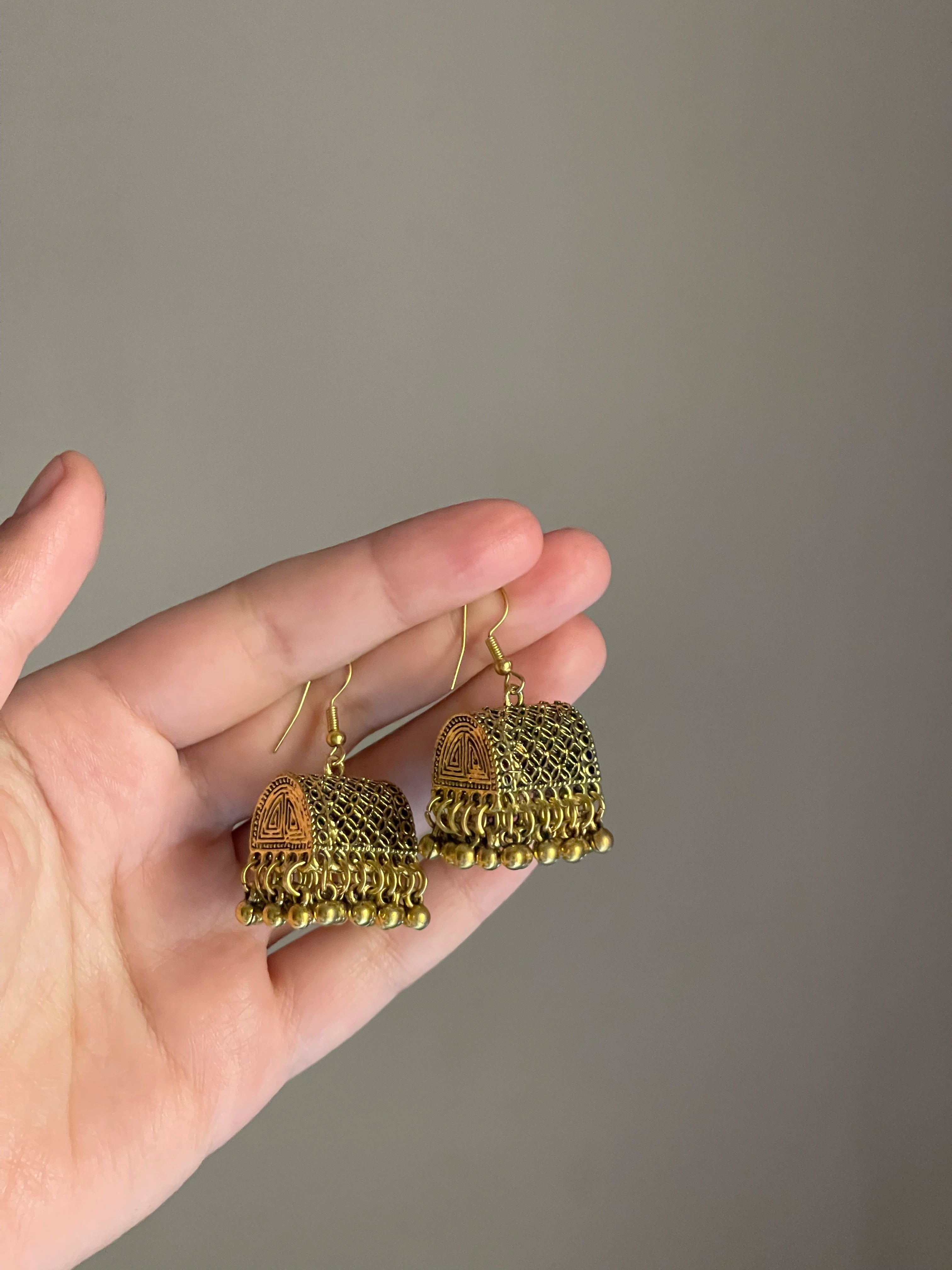 Nora Jhumkas